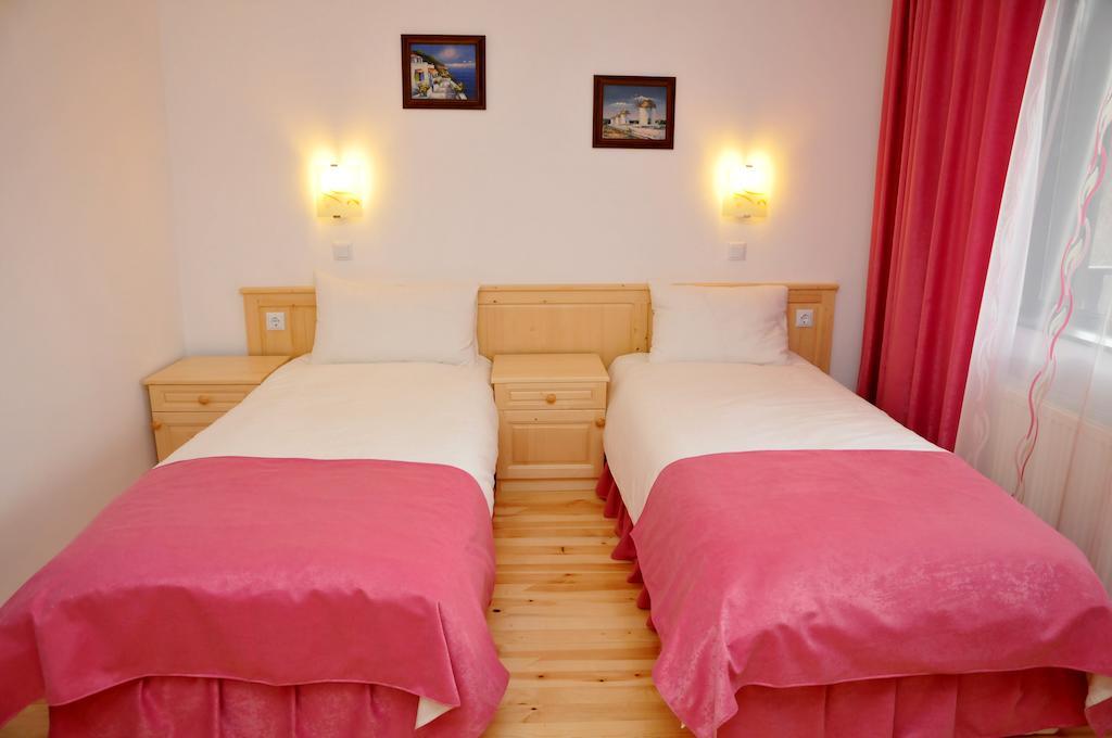 Family Hotel And Restaurant Plamena Oreshak  Værelse billede
