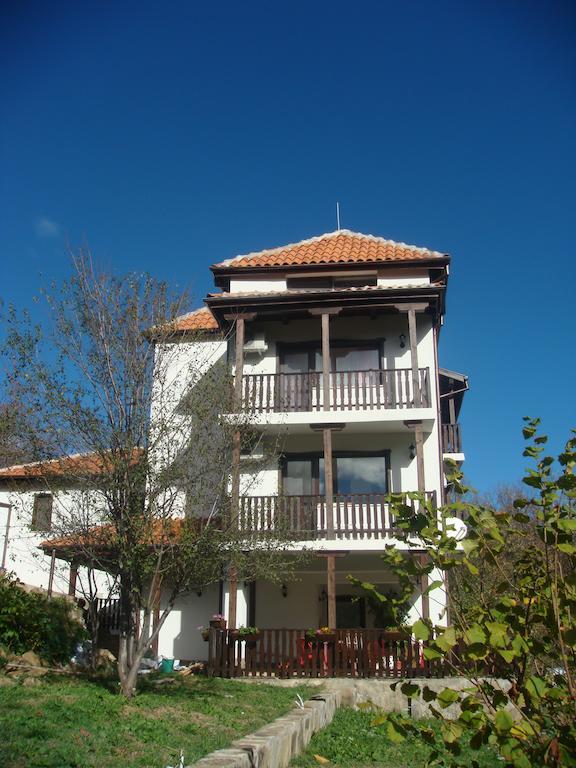 Family Hotel And Restaurant Plamena Oreshak  Eksteriør billede