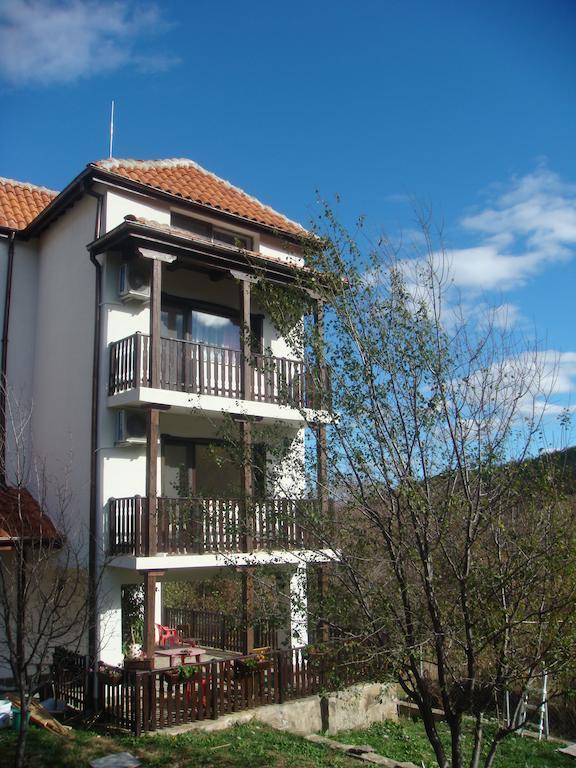 Family Hotel And Restaurant Plamena Oreshak  Eksteriør billede